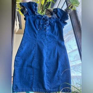 Blue Denim Lace Up Front Mini Dress / Vestido de Mezclilla Corto